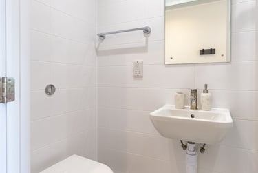 Platinum Plus En Suite at Great Court, 78 Rolls Road, Bermondsey, London, SE15DU - Image 4
